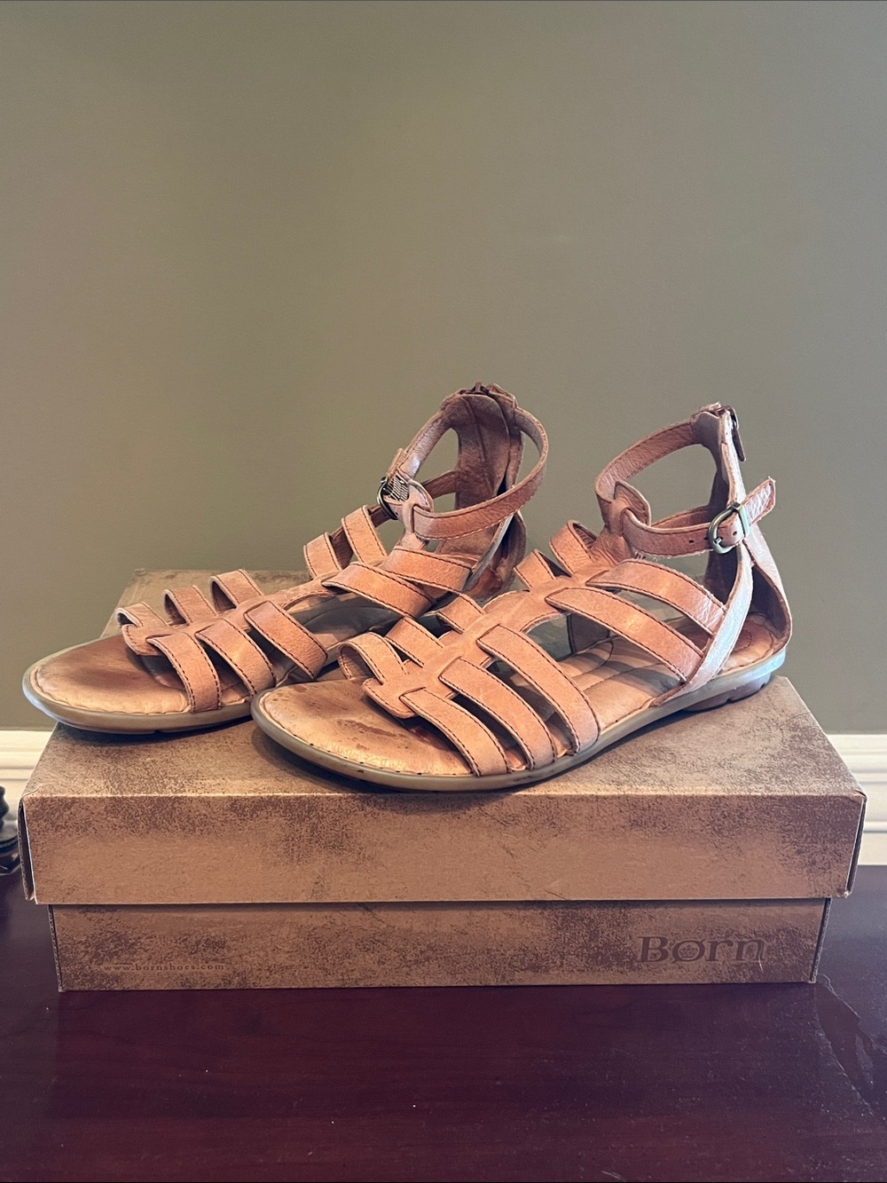Born Tan Leather Strappy Ankle Buckle gladiator Sandals